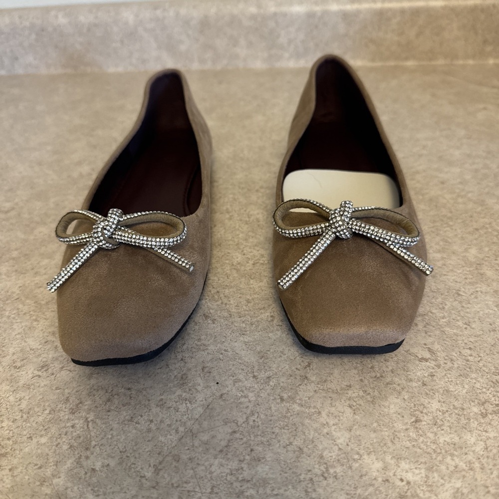 Ollio Women’s Ballet Flats Size 9.5 Tan Suede Rhinestone Bow Square Toe Slip-On